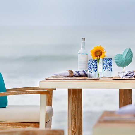 The Seminyak Beach Resort & Spa Εξωτερικό φωτογραφία Beachfront dining at the resort