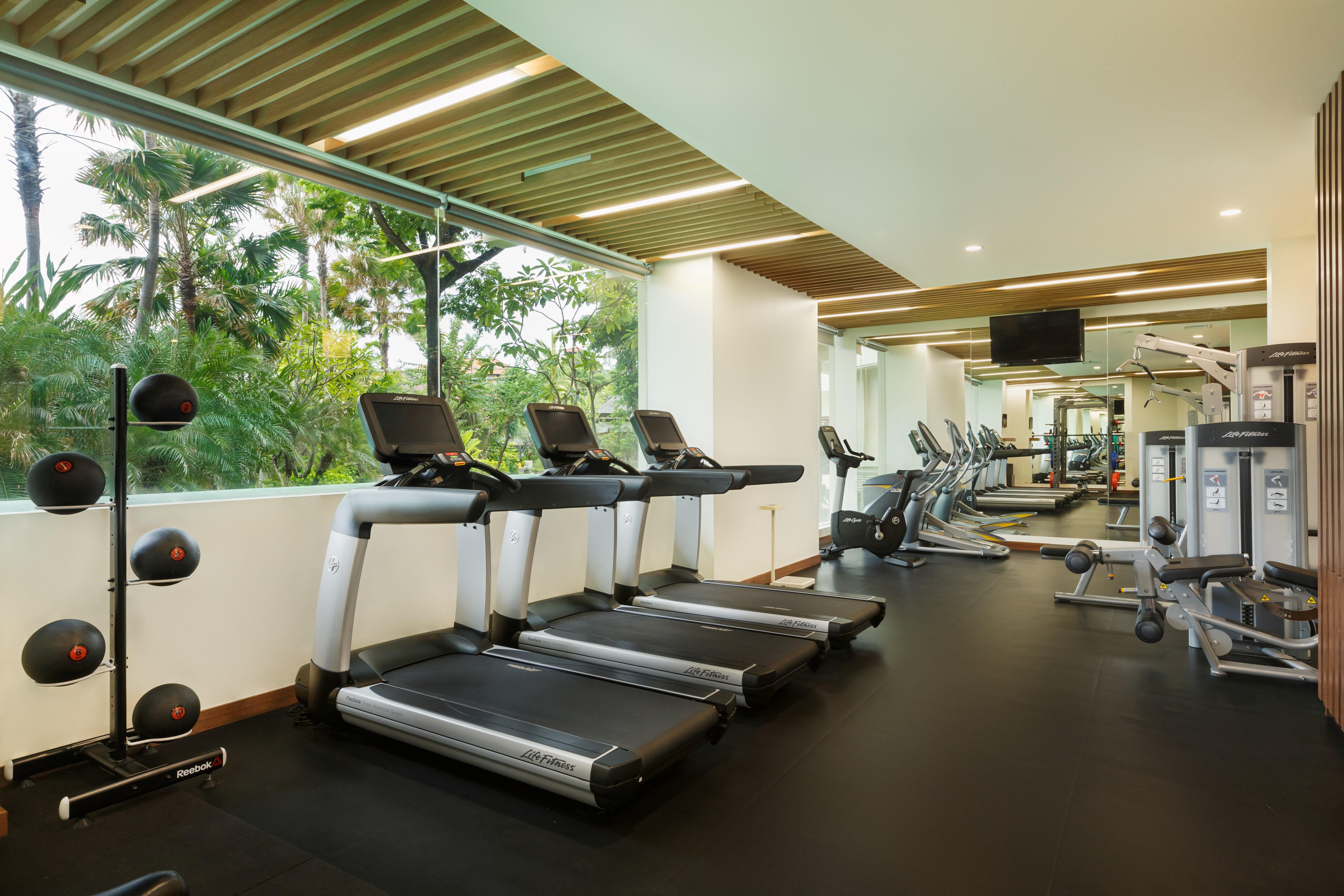 The Seminyak Beach Resort & Spa Εξωτερικό φωτογραφία The gym at the hotel