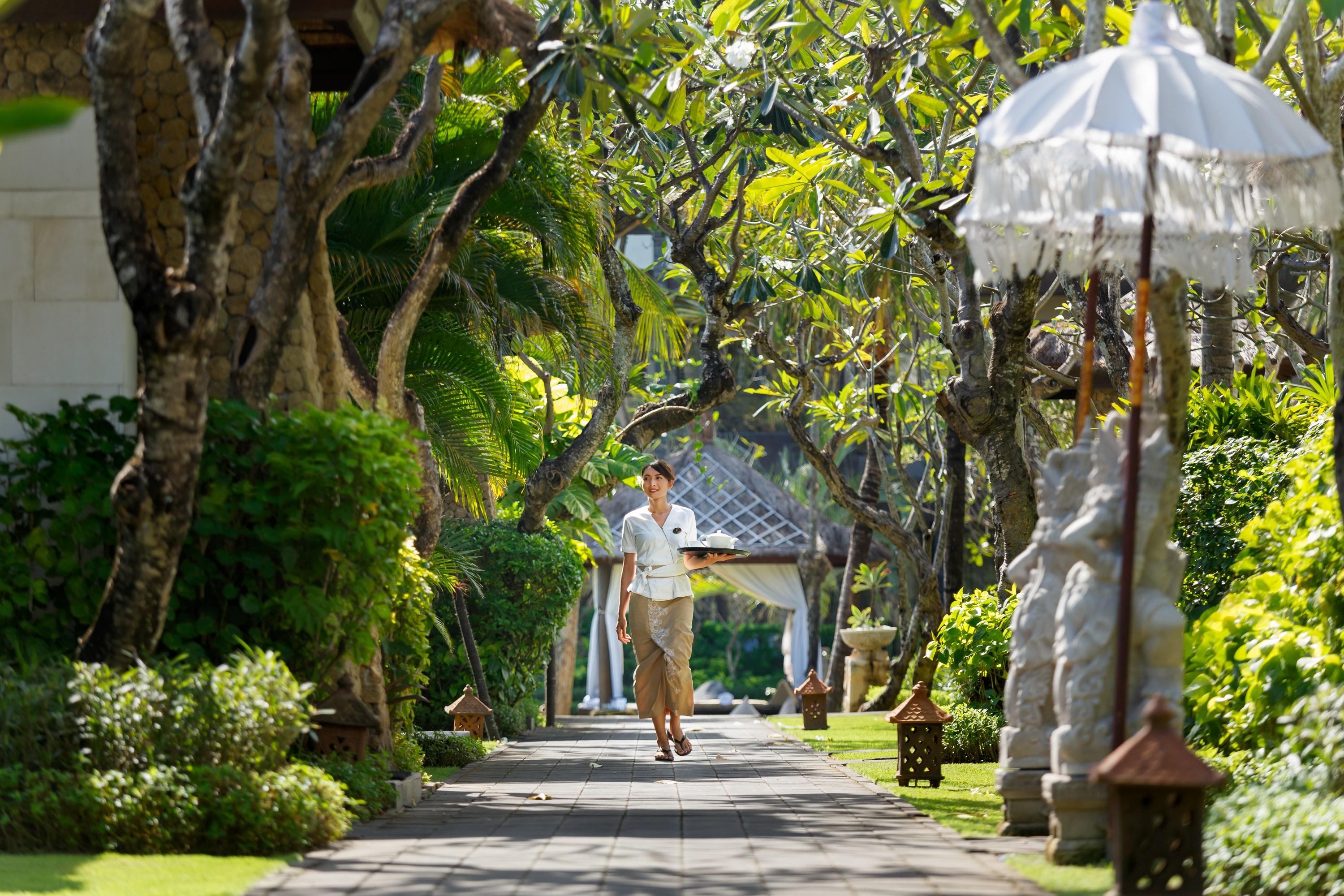 The Seminyak Beach Resort & Spa Εξωτερικό φωτογραφία The path to the lobby