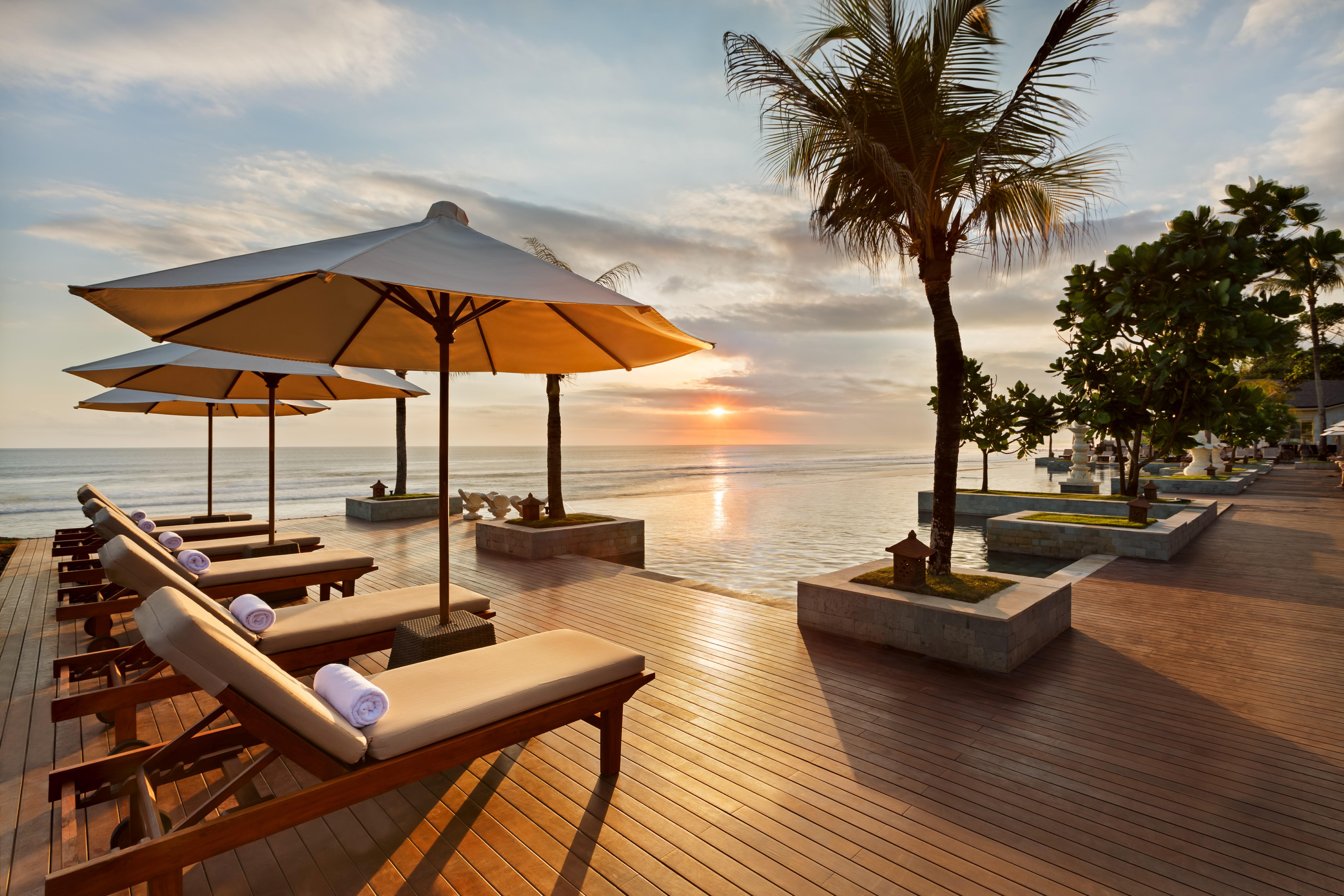The Seminyak Beach Resort & Spa Εξωτερικό φωτογραφία The beach at the hotel