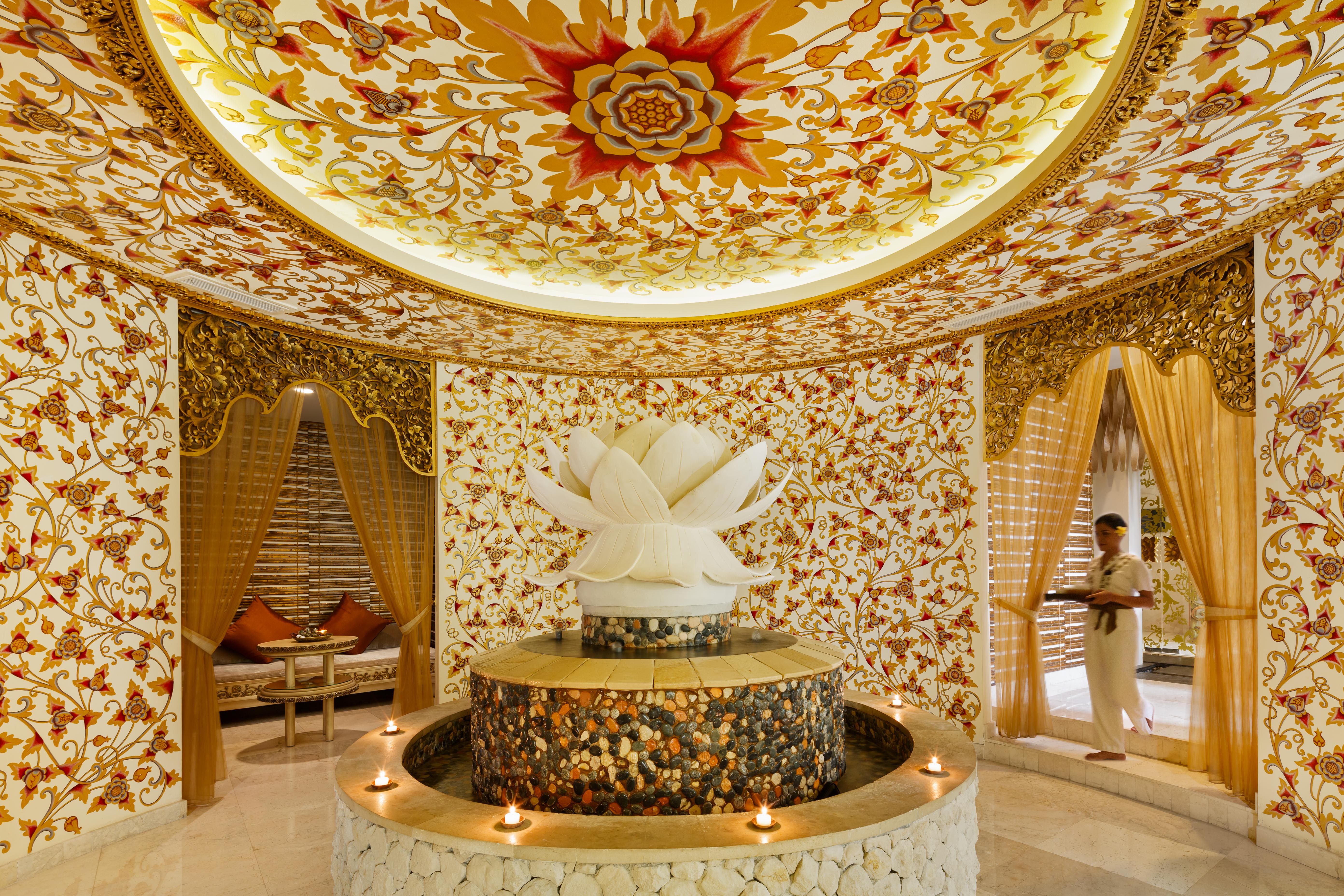 The Seminyak Beach Resort & Spa Εξωτερικό φωτογραφία The Royal Spa at The Royal Mirage