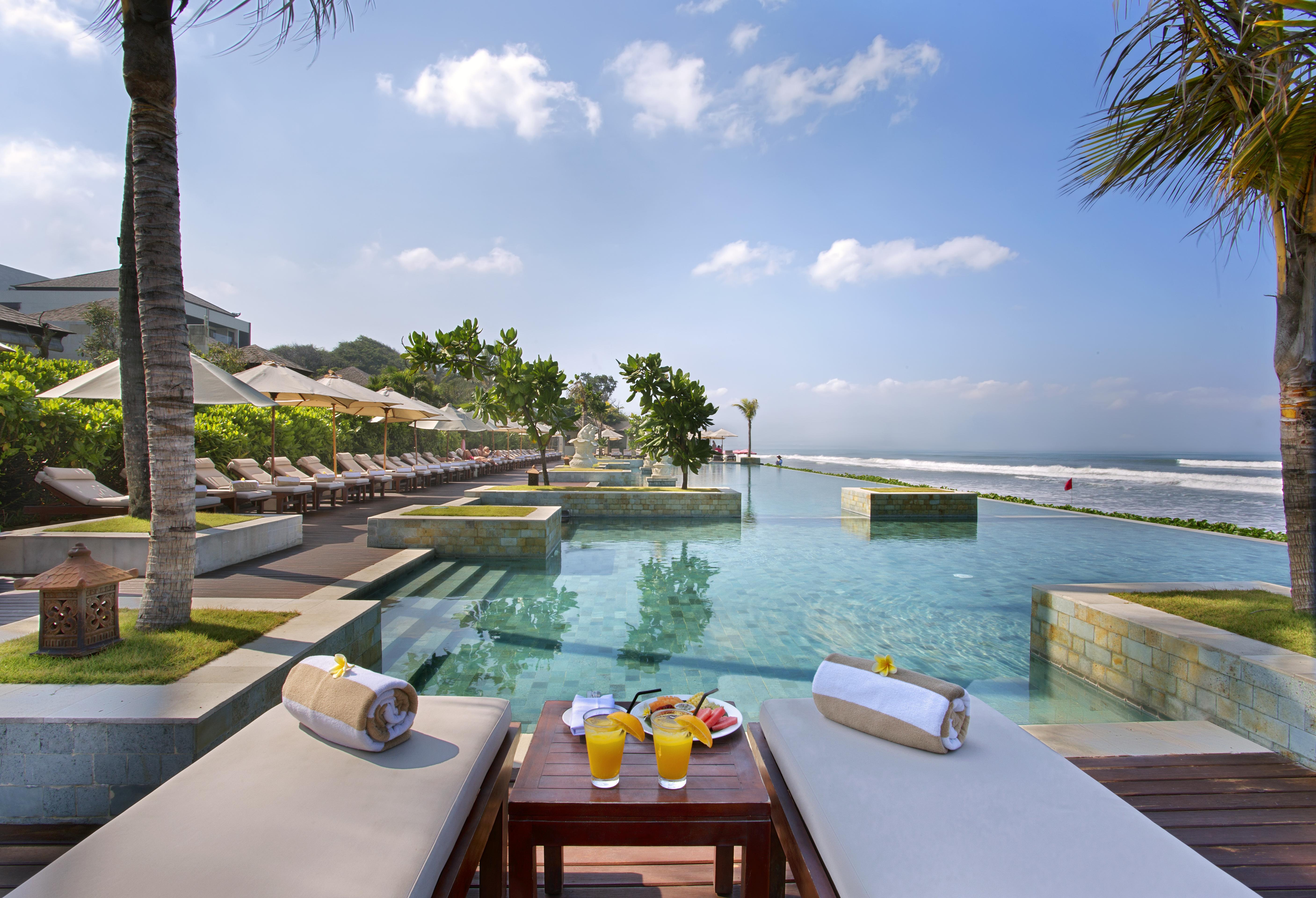 The Seminyak Beach Resort & Spa Εξωτερικό φωτογραφία The swimming pool at the resort