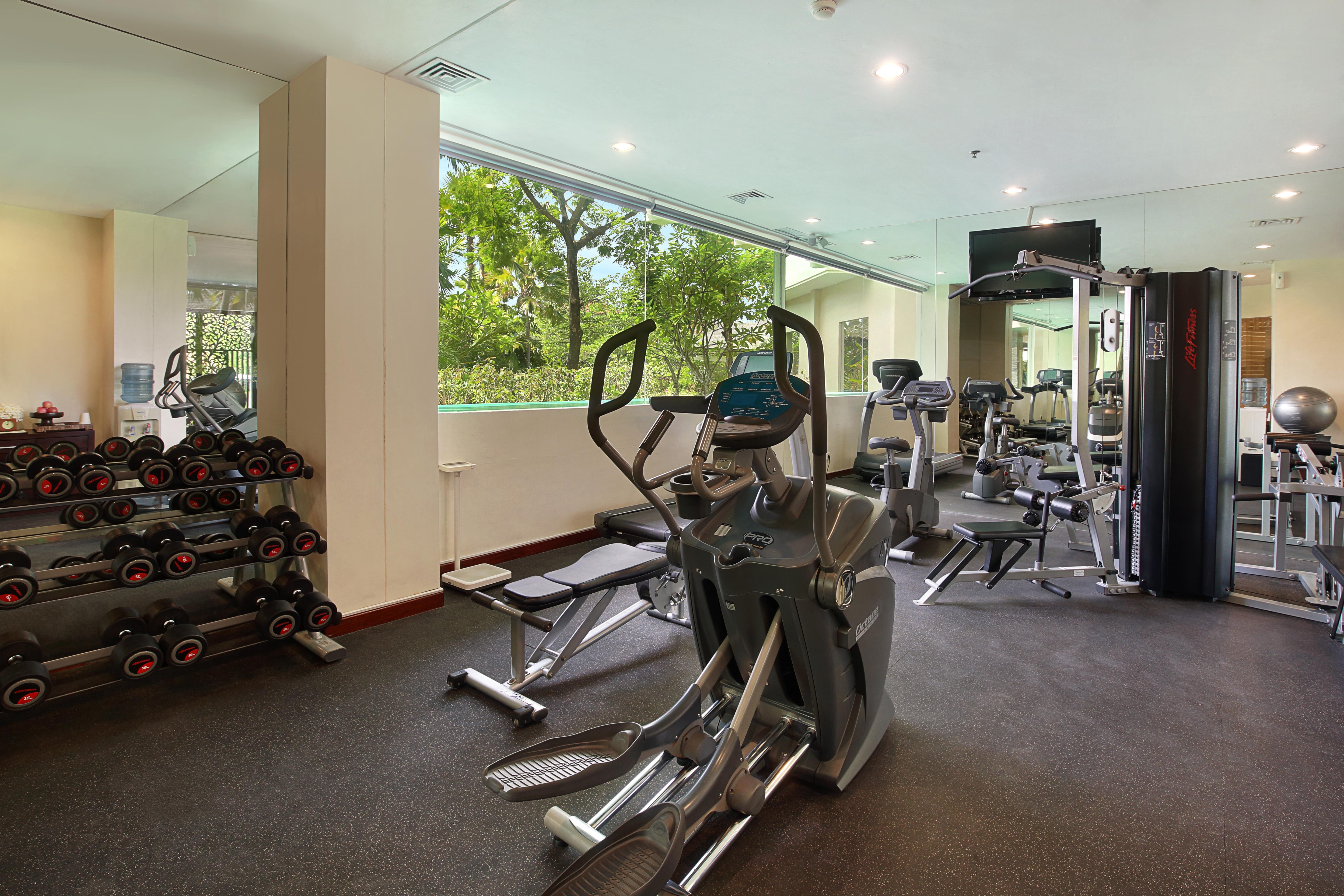 The Seminyak Beach Resort & Spa Εξωτερικό φωτογραφία The gym at the hotel