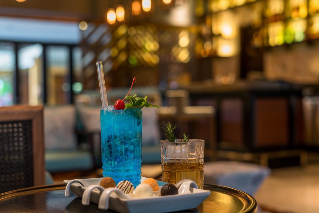 The Seminyak Beach Resort & Spa Εξωτερικό φωτογραφία A Blue Hawaii cocktail